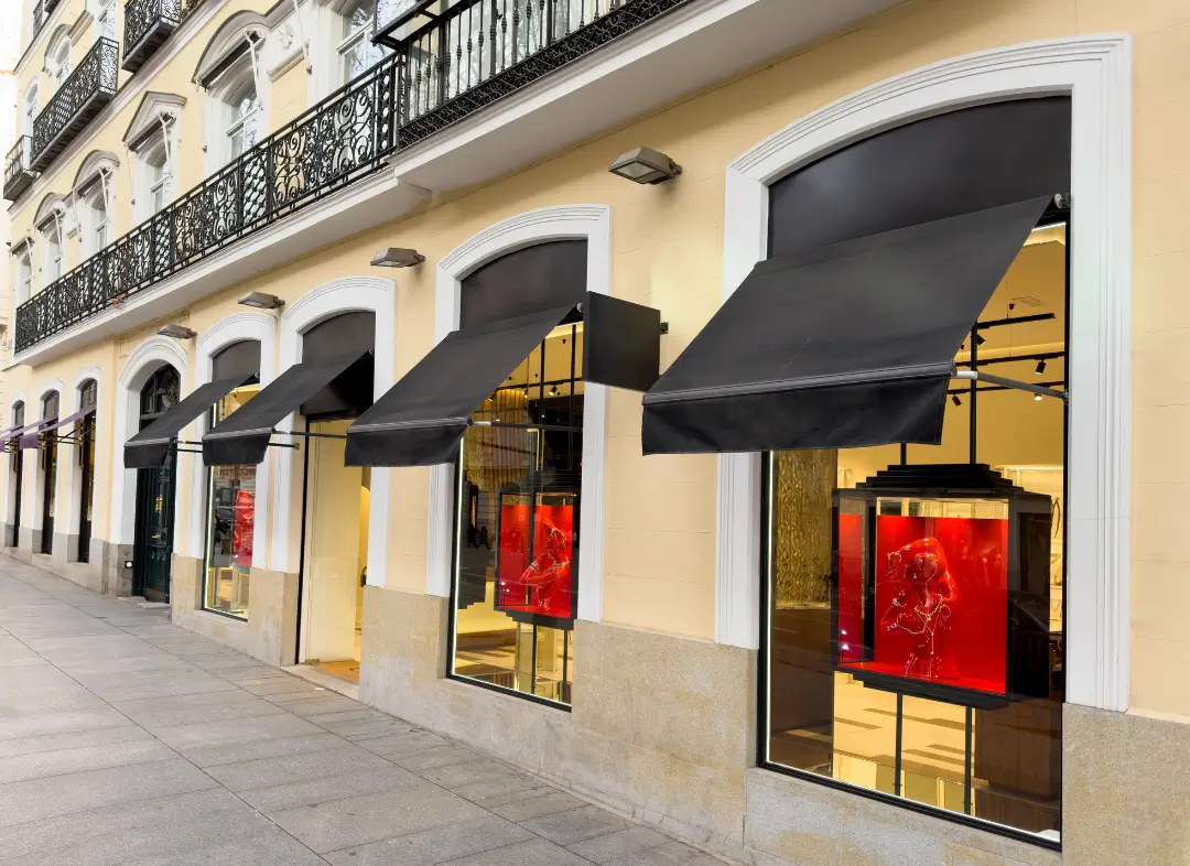 Façade vitrine de magasin en aluminium sur mesure à Vendenheim